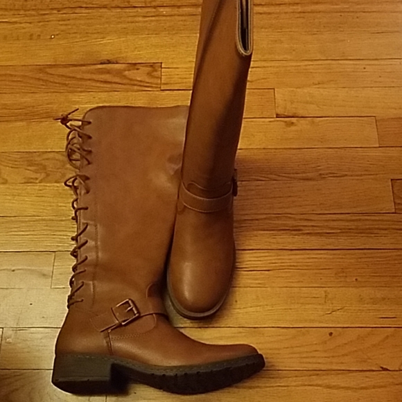 Boot - Picture 2 of 4